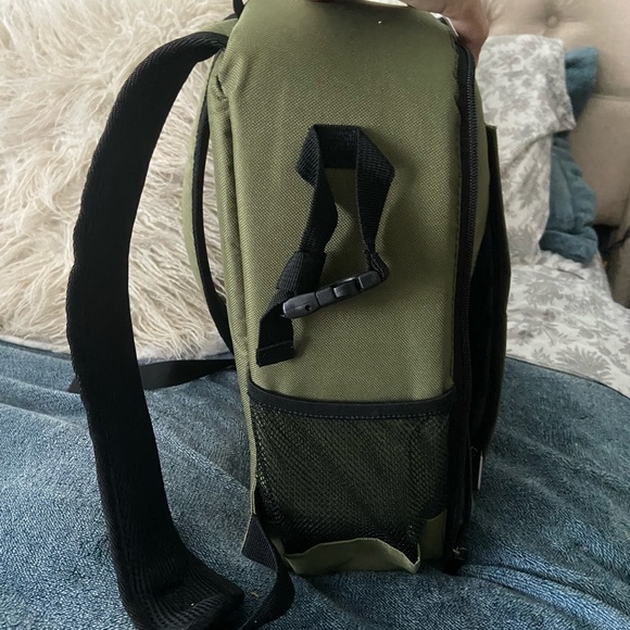 Small Green Camera Backpack - Picture 3 of 4